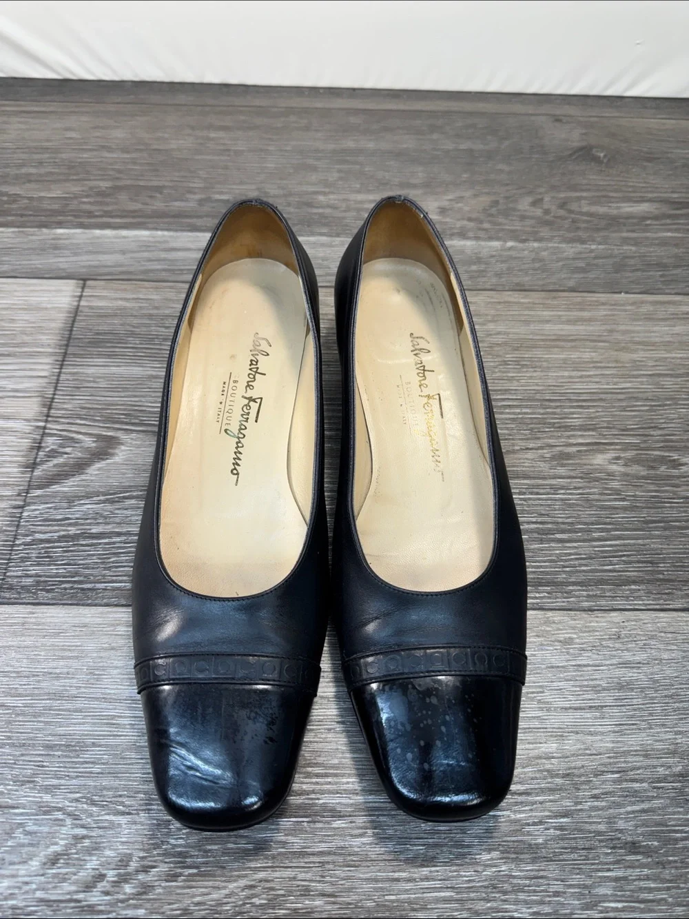 Salvatore Ferragamo Black Leather Square-Toe Pumps woman’s SZ 9 (h153)